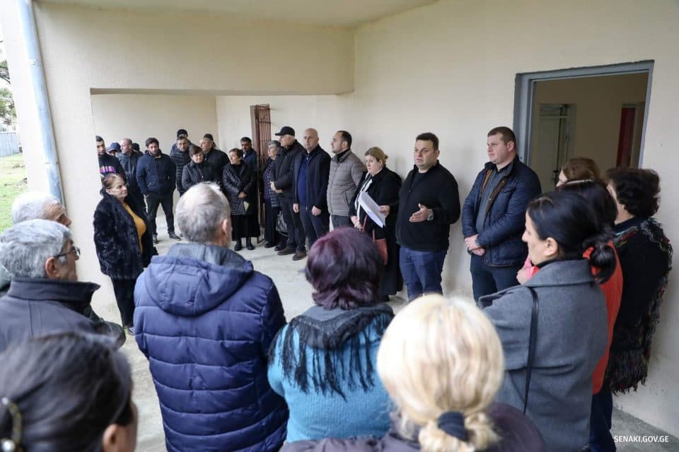 სენაკში, „სოფლის მხარდაჭერის პროგრამის“ ფარგლებში, მოსახლეობასთან საერთო კრებები მიმდინარეობს