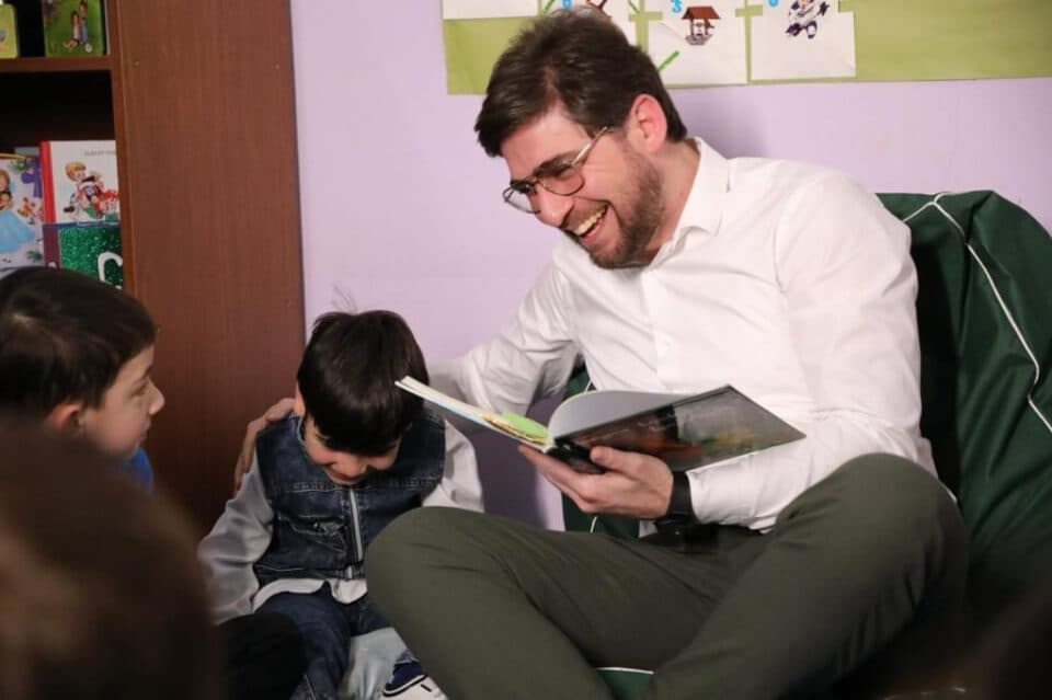 ფოთის მერმა წიგნის კითხვის დღე საბავშვო ბაღის აღსაზრდელებთან აღნიშნა