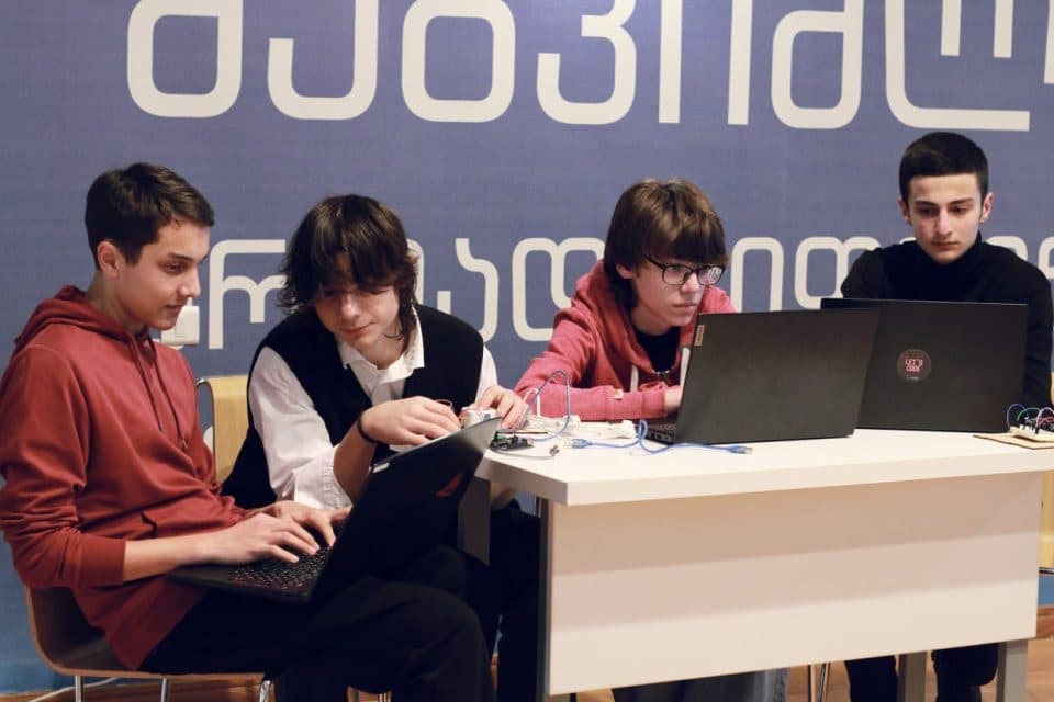 ჭკვიანი მრიცხველის მოდელი – Ზუგდიდელი ახალგაზრდების ახალი სტარტაპი, რომელიც არსებულ მრიცხველზე მონაცემების მიწოდებას გაამარტივებს