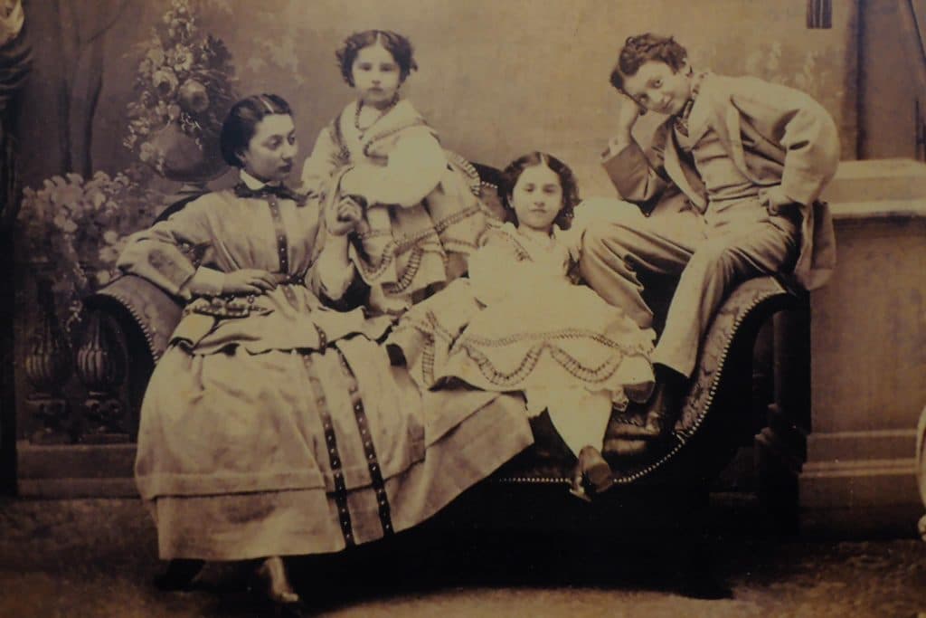 ფოტორეპორტაჟი დადიანების დედოფლისეული სასახლიდან - image 20