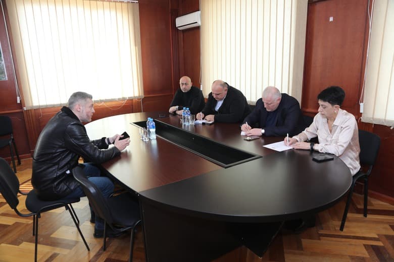 გუბერნატორმა მოქალაქეთა მიღება ხობში გამართა