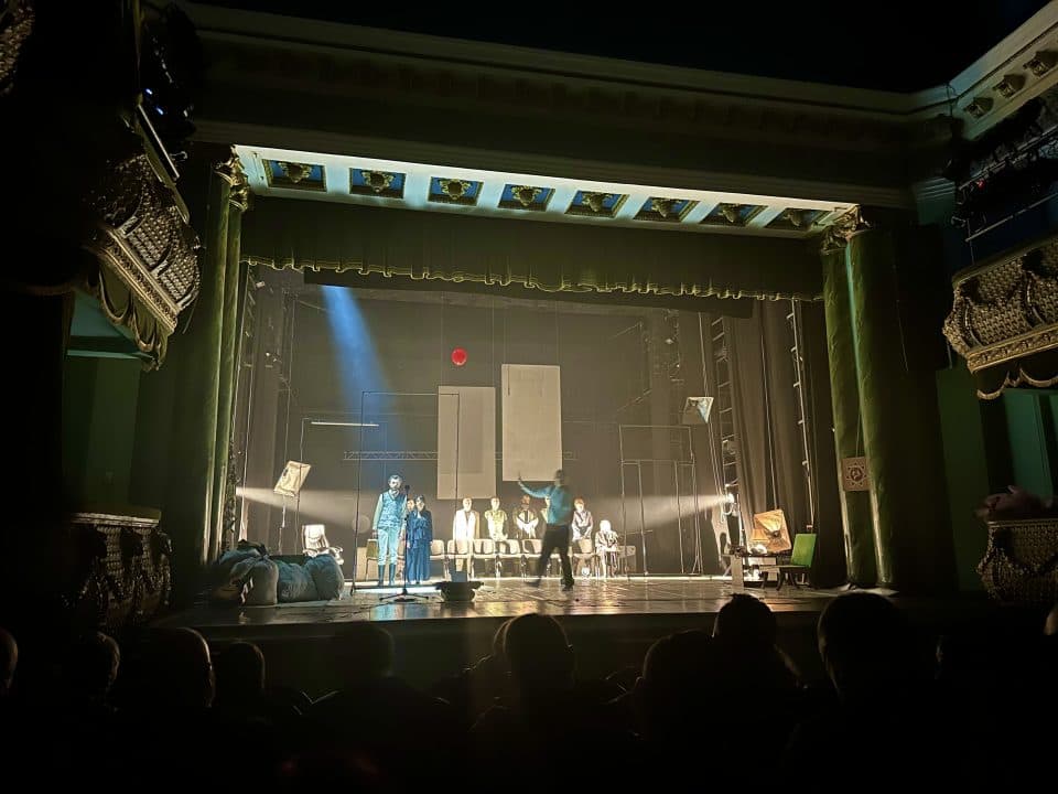 სენაკში ჟიული შარტავას ცხოვრების უკანასკნელი დღეებისთვის მიძღვნილი სპექტაკლით რუსთავის თეატრი წარდგა