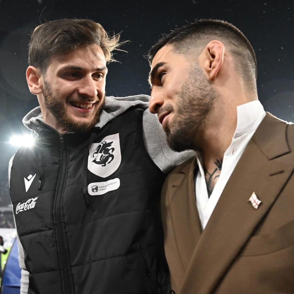 ილია თოფურიამ საქართველო-ლუქსემბურგის მატჩის წინ საჩემპიონო ქამარი წარადგინა - image 2