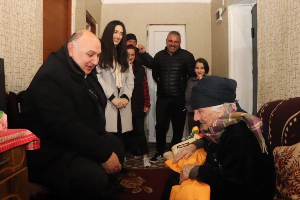 ხობის მერმა უხუცეს ქალბატონებს ქალთა დღე მიულოცა