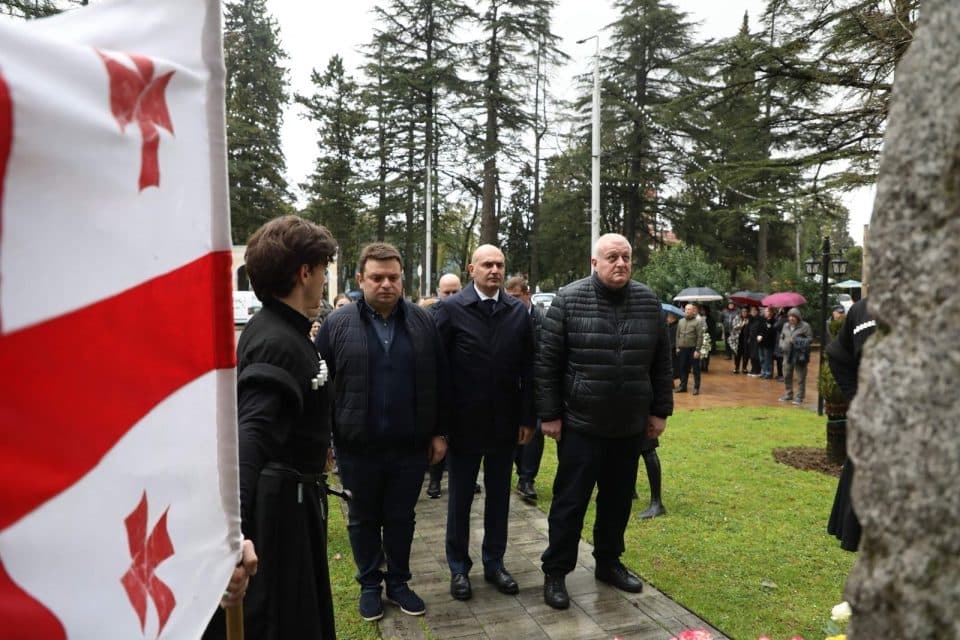 სენაკში ჟიული შარტავას 80 წლის იუბილეს აღნიშნავენ