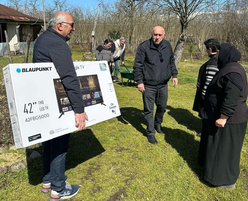 წალენჯიხის საკრებულოს ფრაქცია „ქართული ოცნების“ წევრები სოციალურად დაუცველ მოქალაქებს დაეხმარნენ