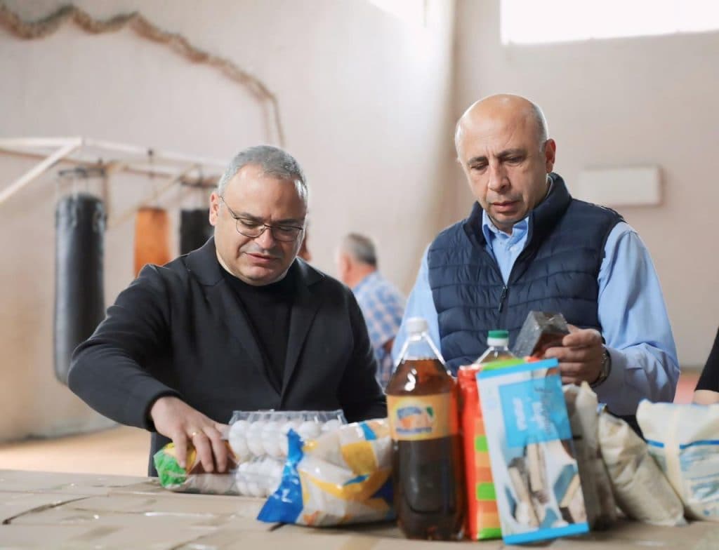 ზუგდიდის მერია, სოციალურად დაუცველ 550 ოჯახს, სააღდგომო ნობათს გადასცემს - image 4