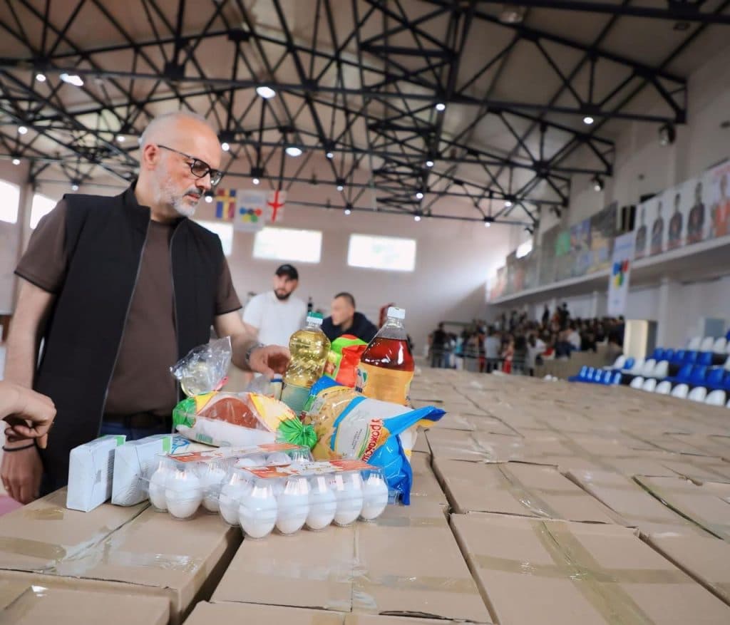 ზუგდიდის მერია, სოციალურად დაუცველ 550 ოჯახს, სააღდგომო ნობათს გადასცემს - image 3