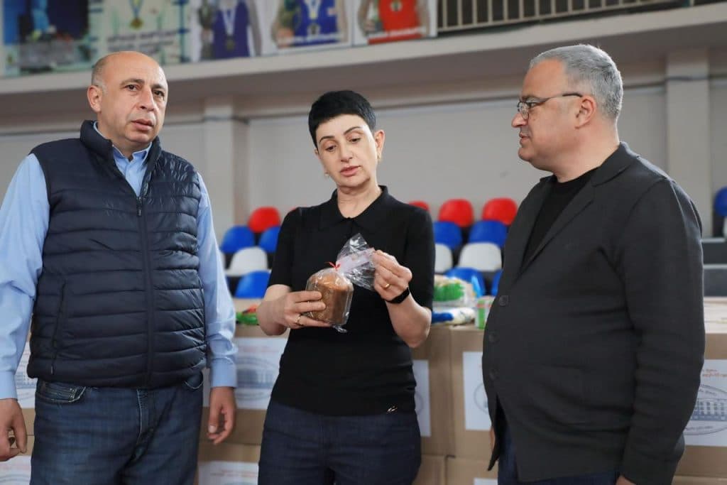 ზუგდიდის მერია, სოციალურად დაუცველ 550 ოჯახს, სააღდგომო ნობათს გადასცემს - image 2