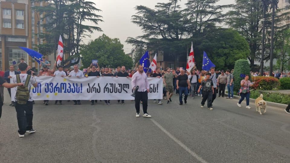 ნაციონალურმა მოძრაობამ „გამჭირვალობის კანონი“ ზუგდიდში გააპროტესტა – „გამარჯვების კოალიცია“ აქციებს სხვა რეგიონებშიც გეგმავს