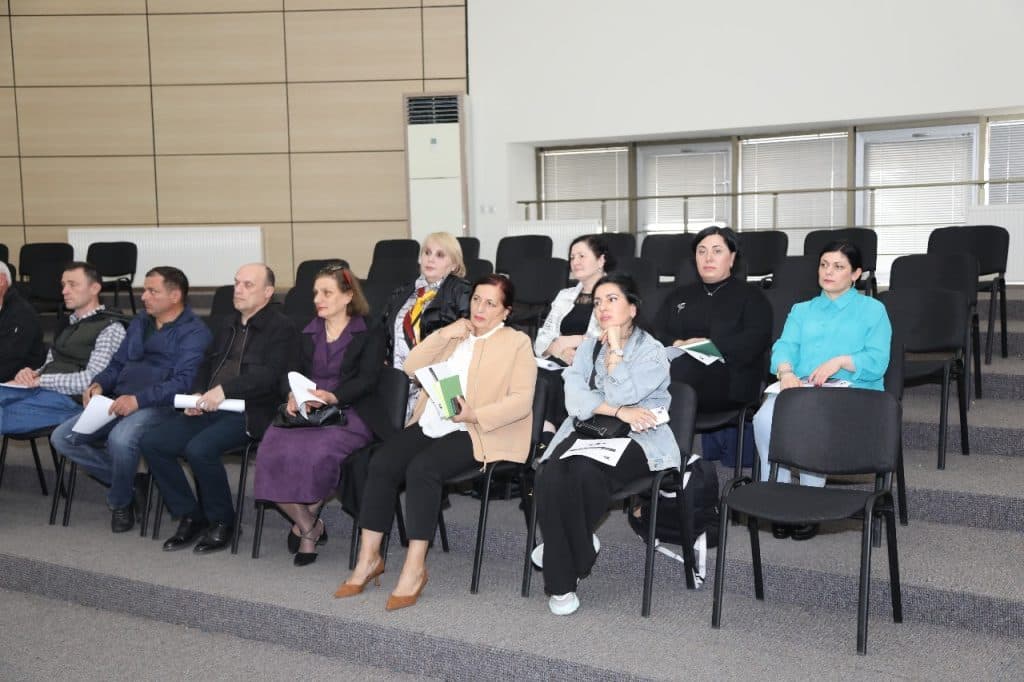 სასკოლო სპორტული ოლიმპიადის თამაშებთან დაკავშირებით გუბერნიაში შეხვედრა გაიმართა - image 2