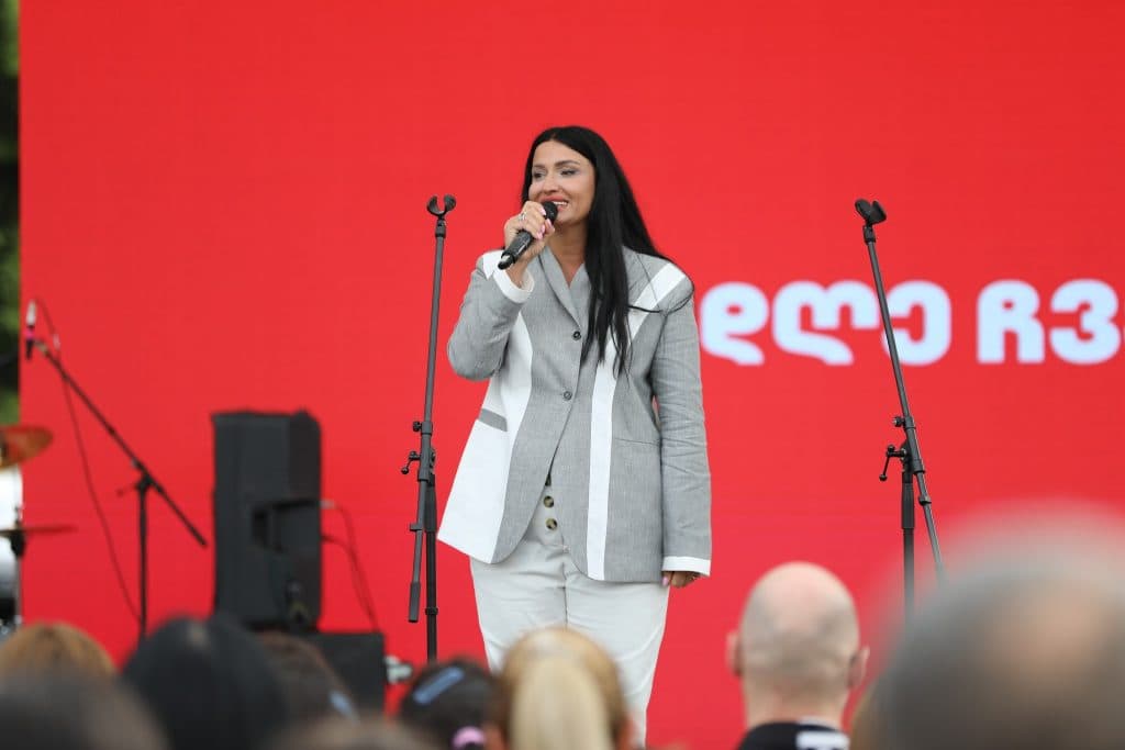 დამოუკიდებლობის დღის აღნიშვნა ზუგდიდში გალა კონცერტით დასრულდა - image 2