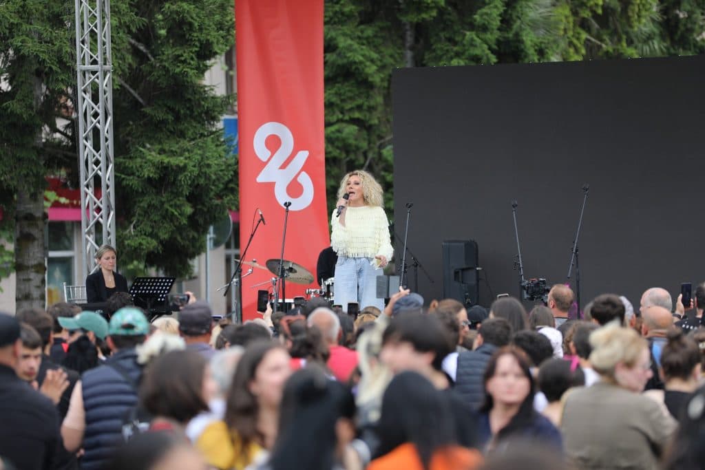 დამოუკიდებლობის დღის აღნიშვნა ზუგდიდში გალა კონცერტით დასრულდა - image 4