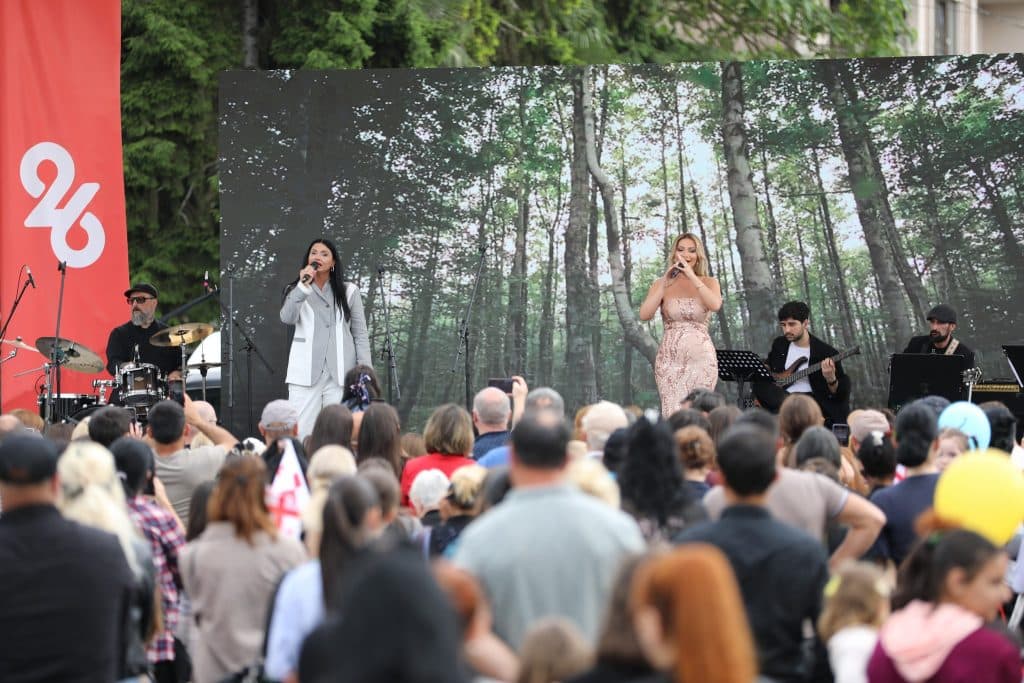 დამოუკიდებლობის დღის აღნიშვნა ზუგდიდში გალა კონცერტით დასრულდა - image 7