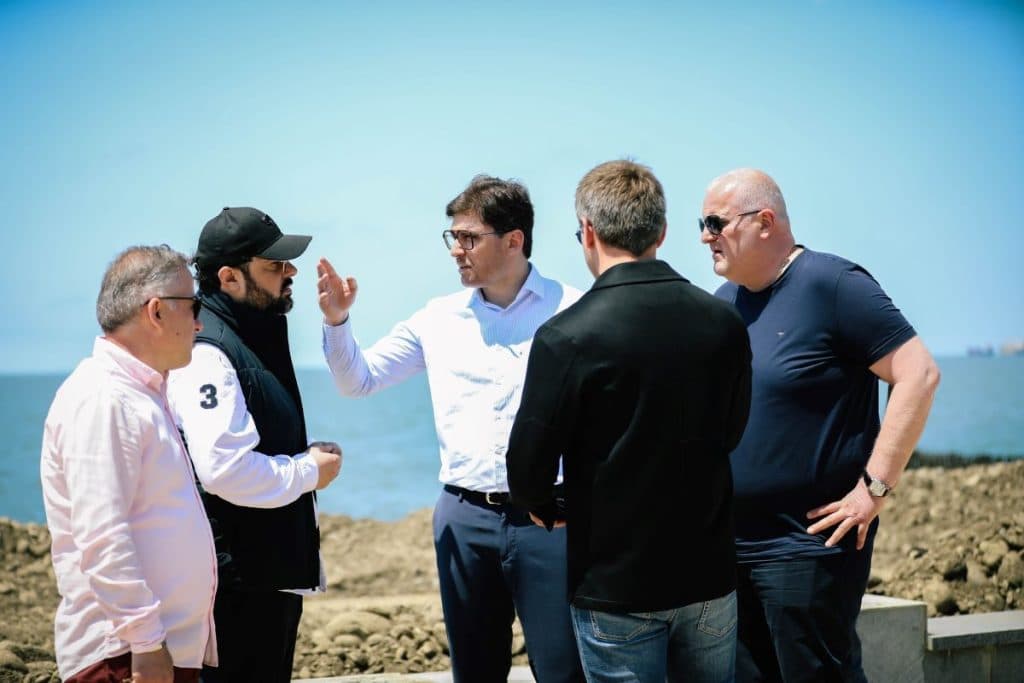 ფოთში კუნძულის უბანში ნაპირდაცვითი სამუშაოები მიმდინარეობს - image 2