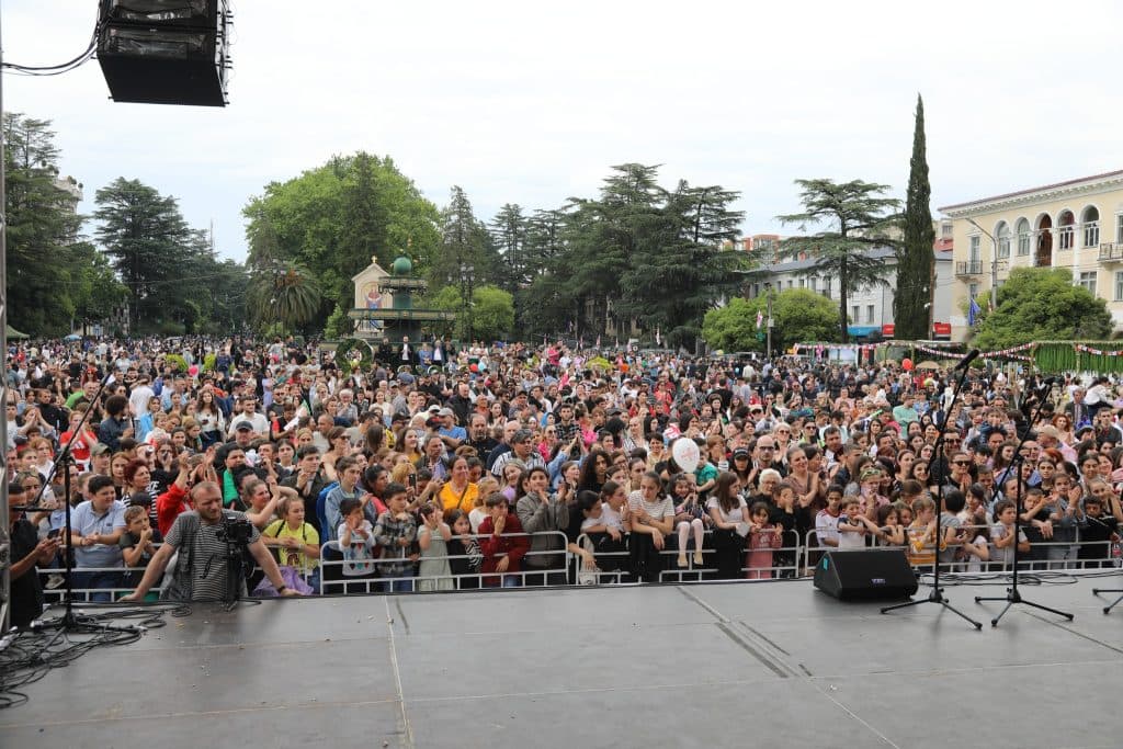 დამოუკიდებლობის დღის აღნიშვნა ზუგდიდში გალა კონცერტით დასრულდა - image 5