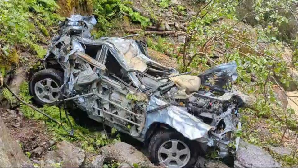 ნაკრაში მდინარიდან ამოიტანეს ავტომობილი სადაც სამი არასრულწლოვანი იჯდა