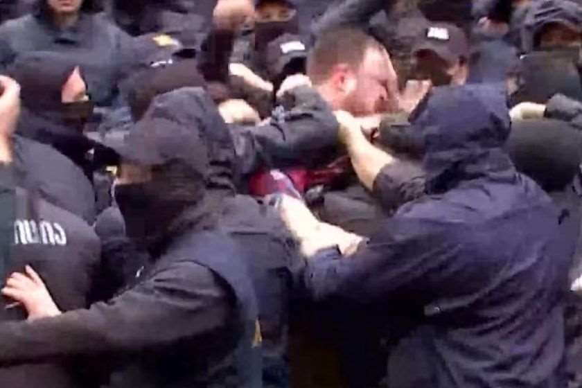 აქციაზე პოლიციისთვის სიტყვიერი და ფიზიკური შეურაცხყოფისთვის სამართალდამცველებმა მოლდოვის მოქალაქე დააკავეს, რომელიც აქციის ერთ-ერთ ორგანიზატორია