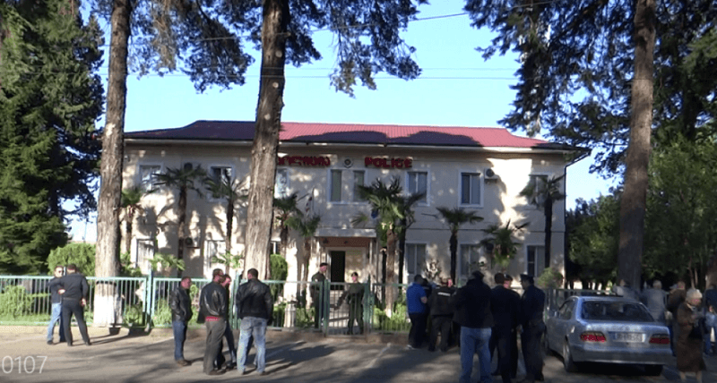 სამეგრელოს პოლიციამ ცოლის განზრახ მკვლელობის ბრალდებით ქმარი ცხელ კვალზე დააკავა
