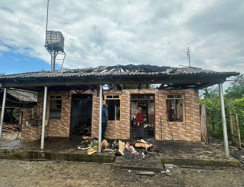 ჩხოროწყუში ორი სახლი დაიწვა - image 2