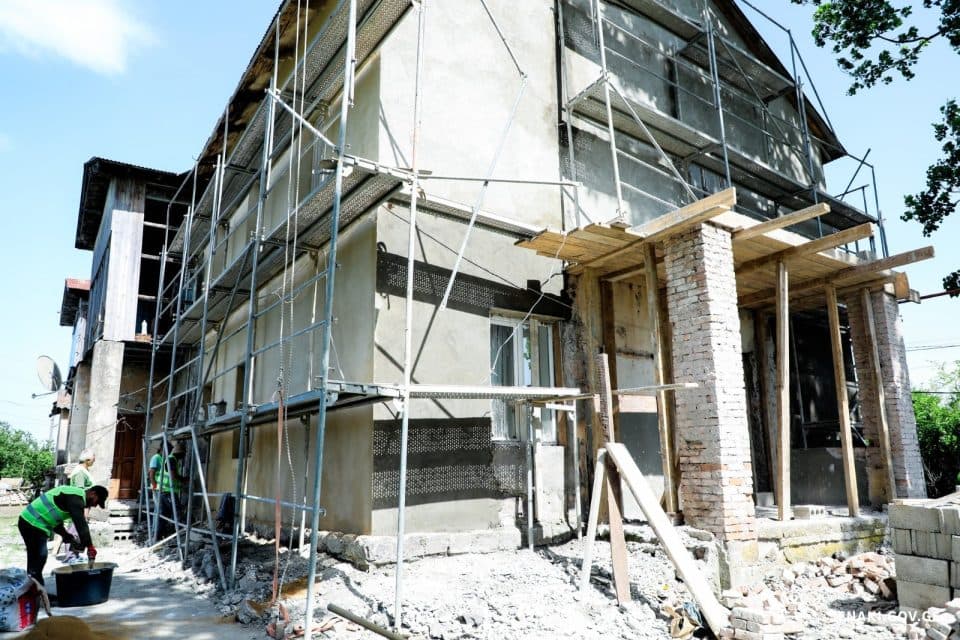 სენაკის მერი მრავალბინიანი კორპუსების რეაბილიტაციის პროექტებს გაეცნო