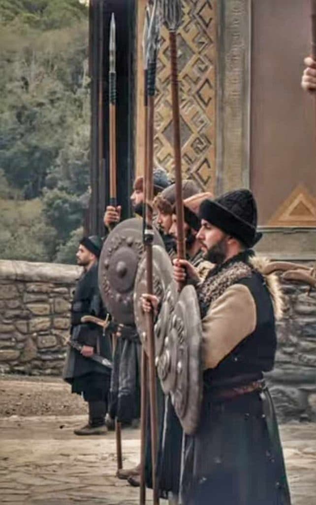 გაიცანით ქართველი ვინც ცნობილ თურქ ვარსკვლავებთან ერთად რეიტინგულ სერიალებში მონაწილეობს - image 4