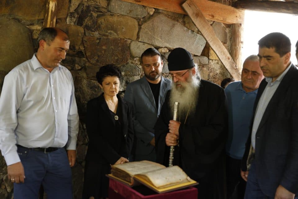 რესტავრირებული ქურაშის ოთხთავი ეცერის თემში დაბრუნდა [ფოტო]