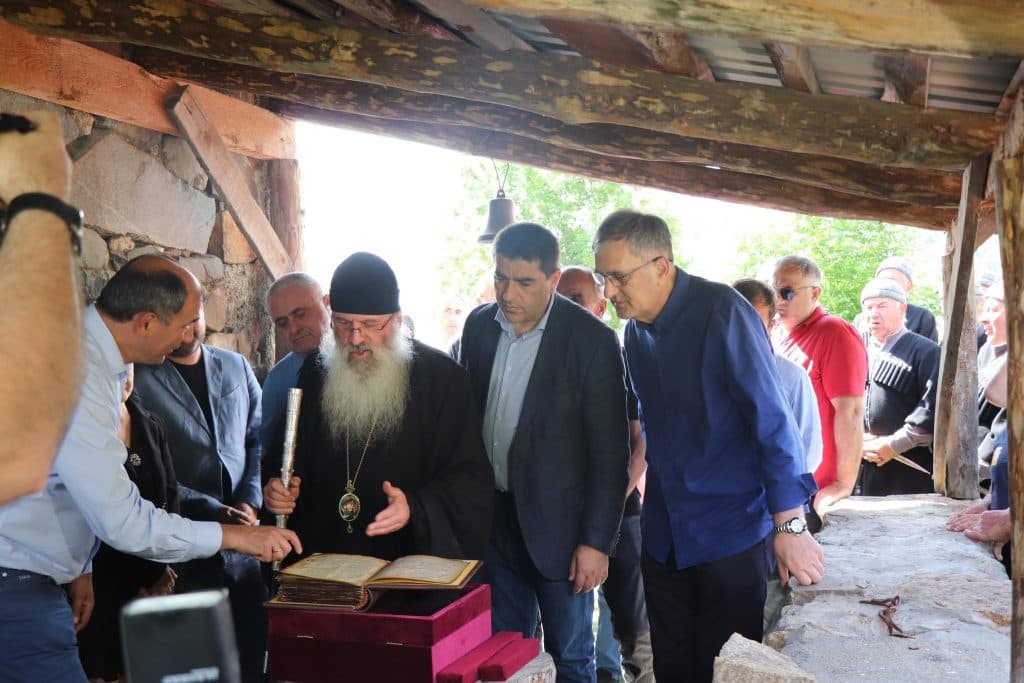 რესტავრირებული ქურაშის ოთხთავი ეცერის თემში დაბრუნდა [ფოტო] - image 3