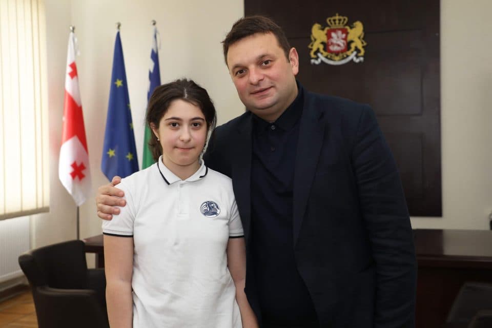 სენაკის მერი წარმატებულ ნორჩ სენაკელ მუსიკოსს, ლიკა კორსავას შეხვდა