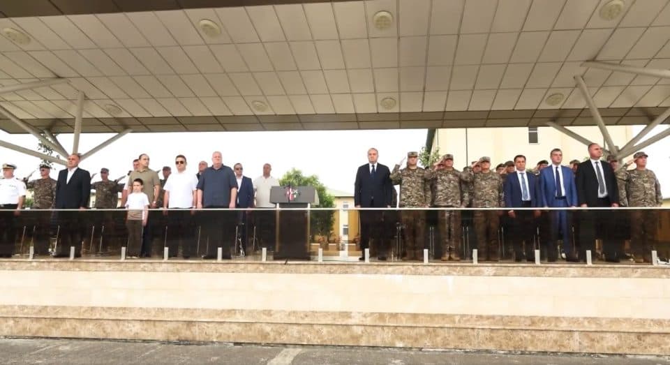 მე-2 ქვეითი ბრიგადის 32 წლის იუბილესთან დაკავშირებით, სენაკის სამხედრო ბაზის სამწყობრო მოედანზე საზეიმო ცერემონიალი გაიმართა [ფოტო]