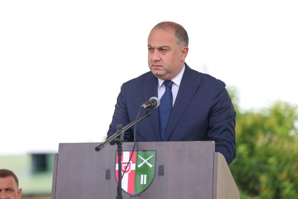 მე-2 ქვეითი ბრიგადის 32 წლის იუბილესთან დაკავშირებით, სენაკის სამხედრო ბაზის სამწყობრო მოედანზე საზეიმო ცერემონიალი გაიმართა [ფოტო] - image 2