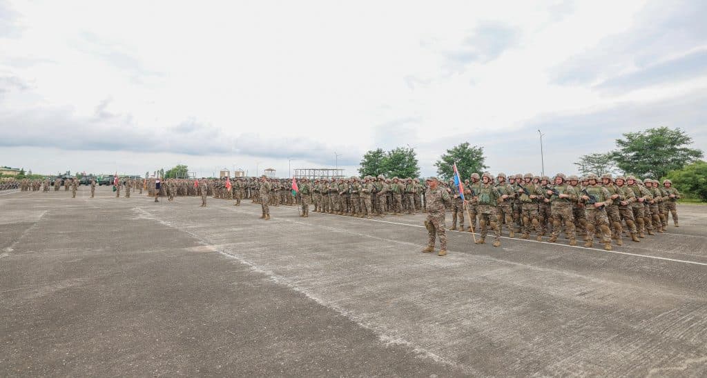 მე-2 ქვეითი ბრიგადის 32 წლის იუბილესთან დაკავშირებით, სენაკის სამხედრო ბაზის სამწყობრო მოედანზე საზეიმო ცერემონიალი გაიმართა [ფოტო] - image 6