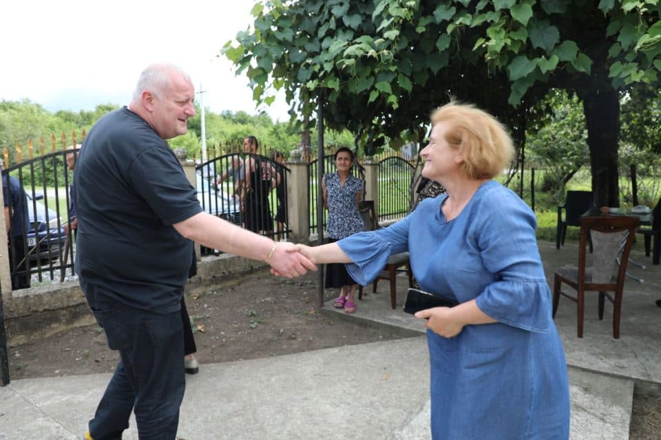 გიორგი გუგუჩიამ სოფელ რიყეში ადგილობტივებს გზის რეაბილიტაციის პროექტი გააცნო