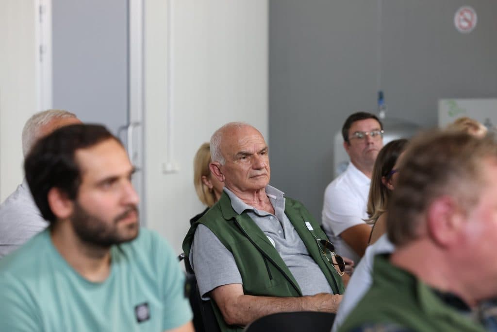 სოფლის მეურნეობის მინისტრი ზუგდიდში მეთხილე ფერმერებს შეხვდა - image 2