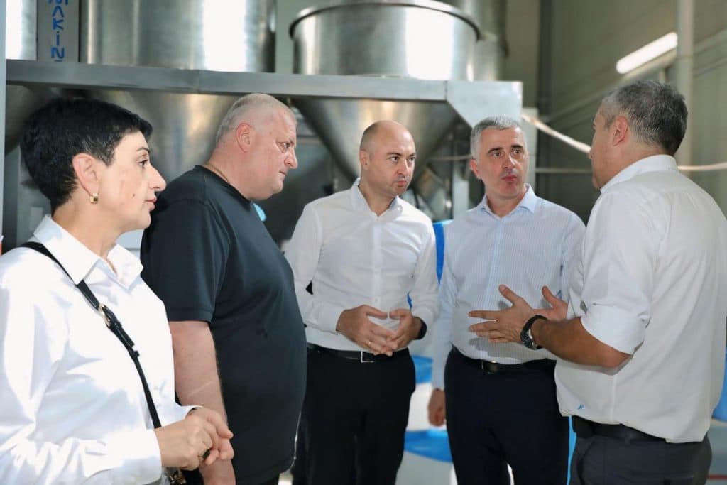 სოფლის მეურნეობის მინისტრი ზუგდიდში მეთხილე ფერმერებს შეხვდა - image 3