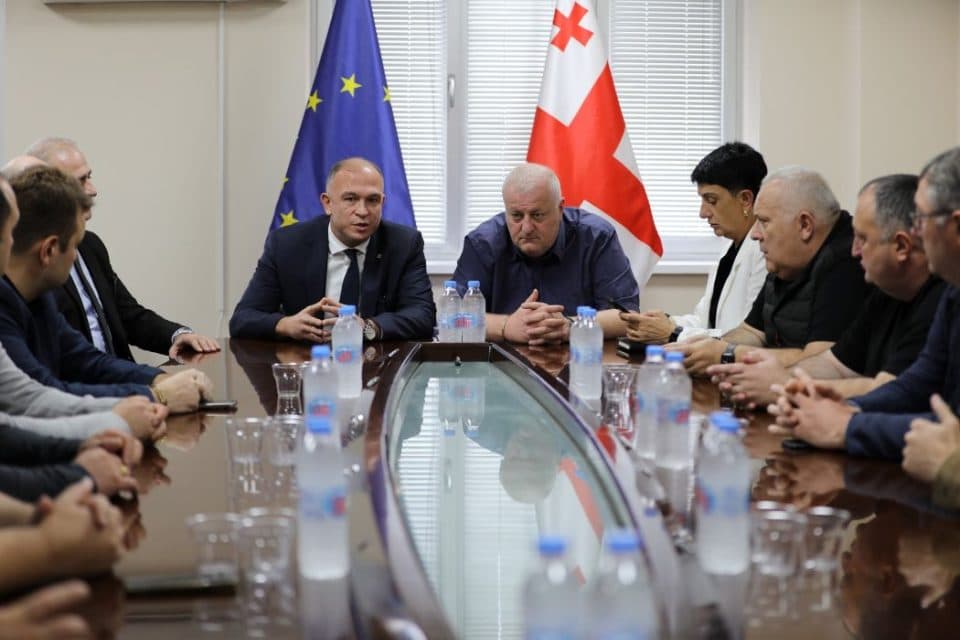 აფხაზეთის მთავრობის ახალი თავმჯდომარე სახელმწიფო რწმუნებულს და თვითმმართველობის წარმომადგენლებს შეხვდა