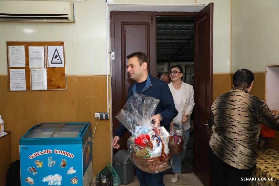 სენაკის მერმა კვების ცენტრის ბენეფიციარებს ხანდაზმულთა დღე მიულოცა