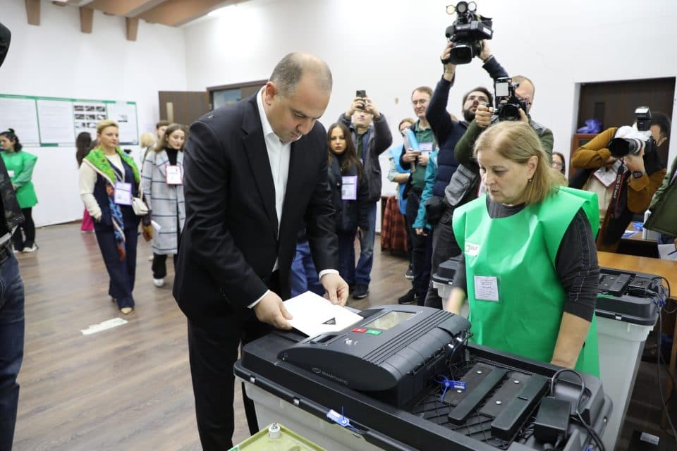 ირაკლი ჩიქოვანი: დღეს გვჭირდება ქუდზე კაცი, იმისათვის რომ გაკეთდეს  სწორი არჩევანი, არჩევანი, რომელიც მშვიდობით, ღირსებით, კეთილდღეობით ჩვენს ქვეყანას წაიყვანს ევროპისკენ!