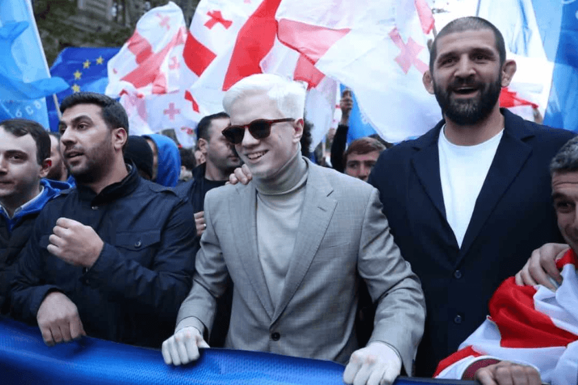 როგორც რიგითი ქართველი ახალგაზრდა, ვგრძნობ პასუხისმგებლობას ჩემი ქვეყნის წინაშე – რესპუბლიკის მოედანზე შეკრებილ „ქართული ოცნების“ მხარდამჭერებს ცოტნე ივანიშვილი შეუერთდა