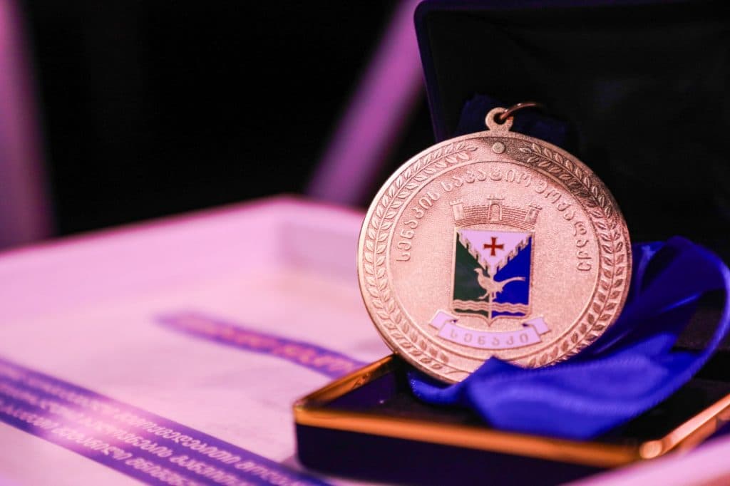 სენაკში „ეგრისობის“ დღესასწაულზე საპატიო მოქალაქის წოდება 13 ადამიანს გადასცეს [ფოტორეპორტაჟი] - image 6