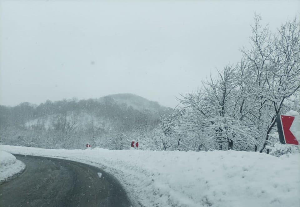 თოვის გამო უშგულის მიმართულებით საავტომობილო გზაზე შეზღუდვებია