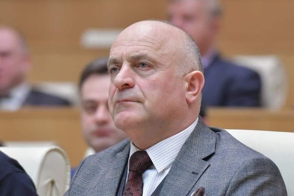 ჯუმბერ იზორია: მოსწავლეები აქციებში ჩართვა არა მხოლოდ არაეთიკური ქმედებაა, არამედ პირდაპირი კანონდარღვევა და ბავშვების უფლებების შელახვაა