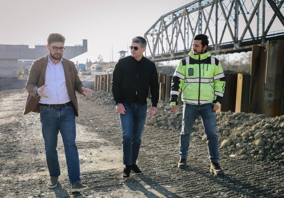 ფოთში,  მდინარე რიონზე, ახალი ხიდისა და მისასვლელი გზების მშენებლობის მასშტაბური სამუშაოები მიმდინარეობს