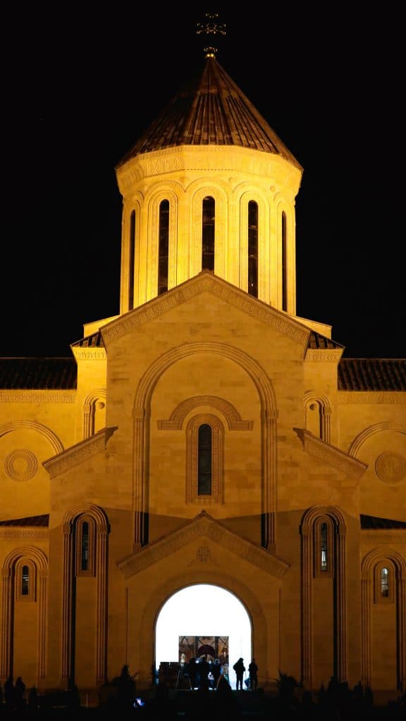 ზუგდიდში საშობაო ღვთის მსახურებას სახელმწიფო რწმუნებული ესწრება - image 2