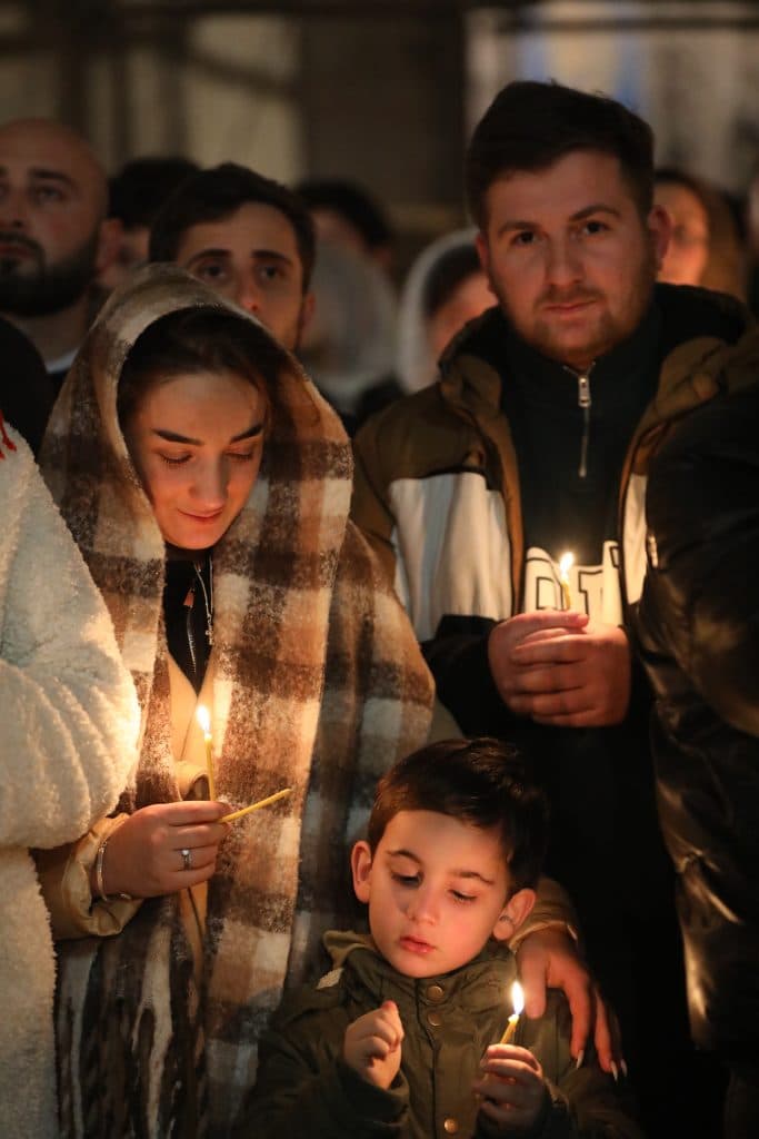 ზუგდიდში საშობაო ღვთის მსახურებას სახელმწიფო რწმუნებული ესწრება - image 8