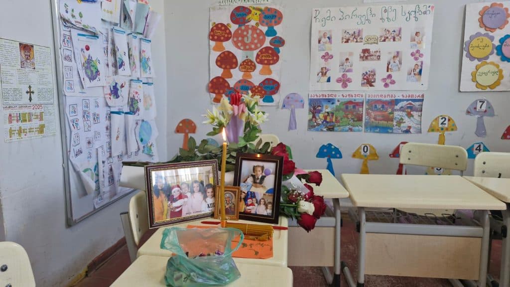 აფხაზეთში დაღუპული ბავშვების მერხები დღეს [ფოტო] - image 2