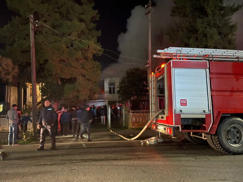 ზუგდიდში ხანძარს მამაკაცის სიცოცლე ემსხვერპლა - image 4