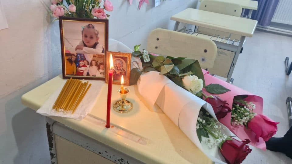 აფხაზეთში დაღუპული ბავშვების მერხები დღეს [ფოტო]