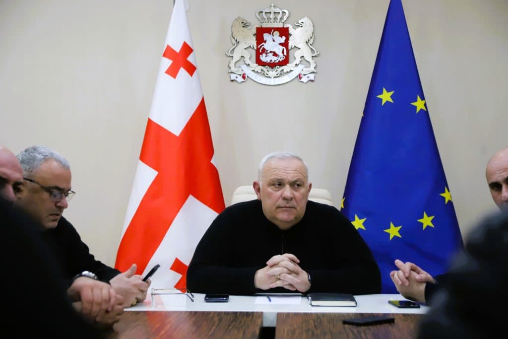 რწმუნებულის ადმინისტრაციაში დიდთოვლობასთან დაკავშირებით ზუგდიდში შექმნილი საკოორდინაციო შტაბის სხდომა გაიმართა - image 3