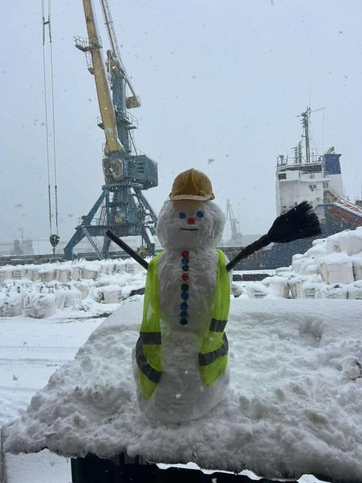 თოვლის ბაბუები ფოთიდან [ფოტორეპორტაჟი]